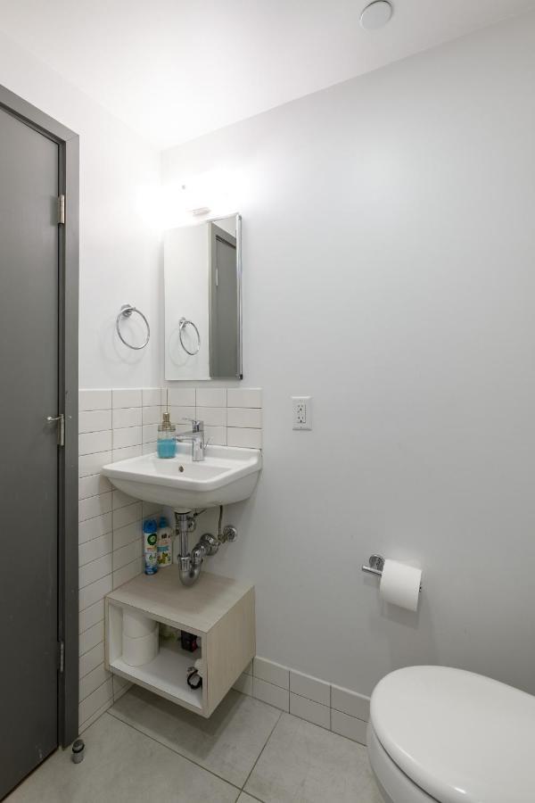 Small Fully Equipped Contemporary Studio Near Mgh Бостън Екстериор снимка